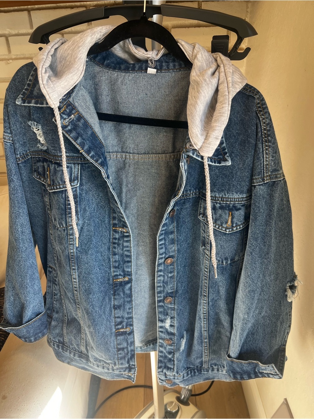 Women’s oversized denim jacket with removable Hooded